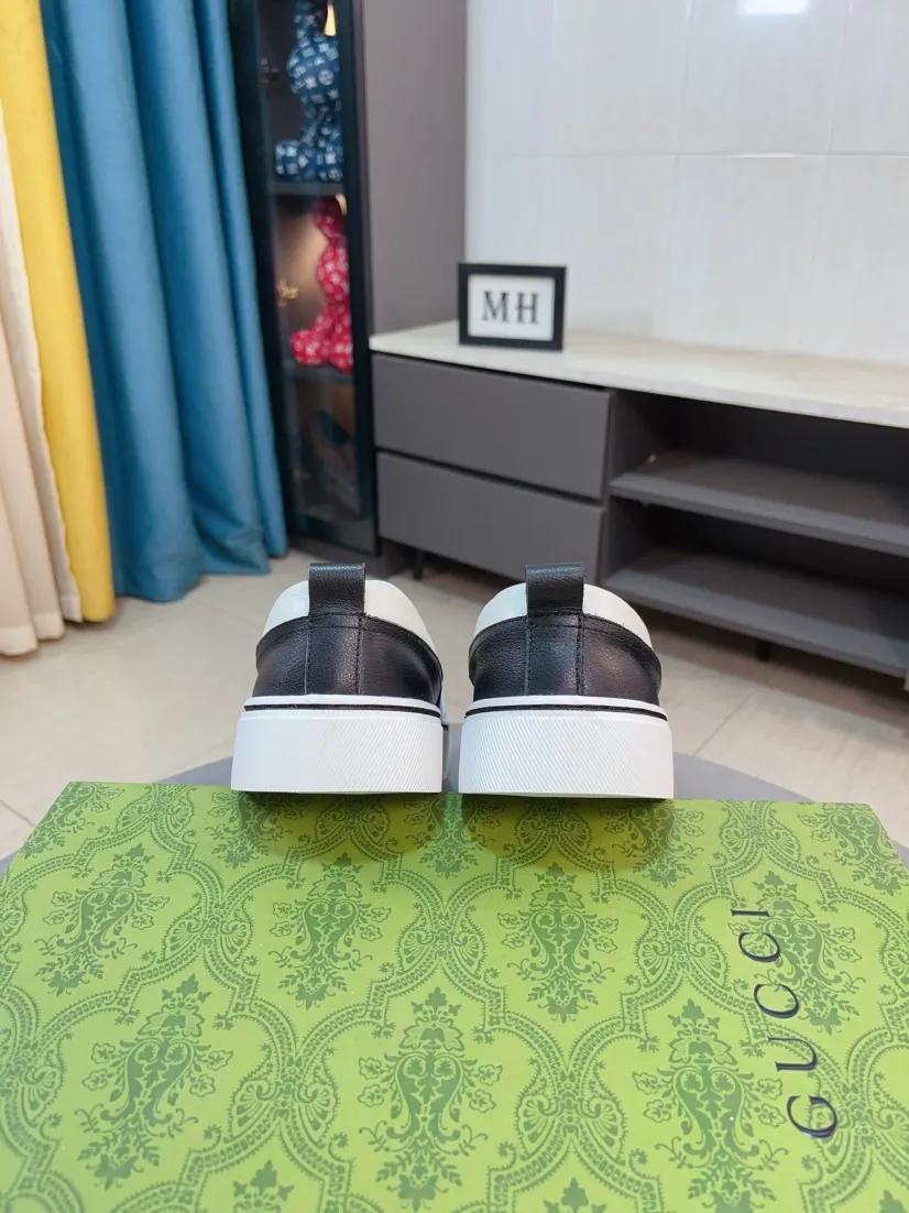 Men's shoes 💰458🌹🌹GUCCI [Gucci] New high-end brand of men's shoes, the latest fashionable casual men's shoes, trendy and versatile, relaxed and sporty style, uppers imported from Italy, first-layer cowhide, genuine leather lining, and ultra-fine workmanship. Original personalized fashionable rubber wear-resistant outsole, light and comfortable on the foot, size 38-44